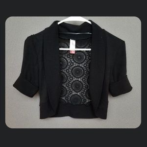 NO BOUNDARIES Black Crochet Shrug